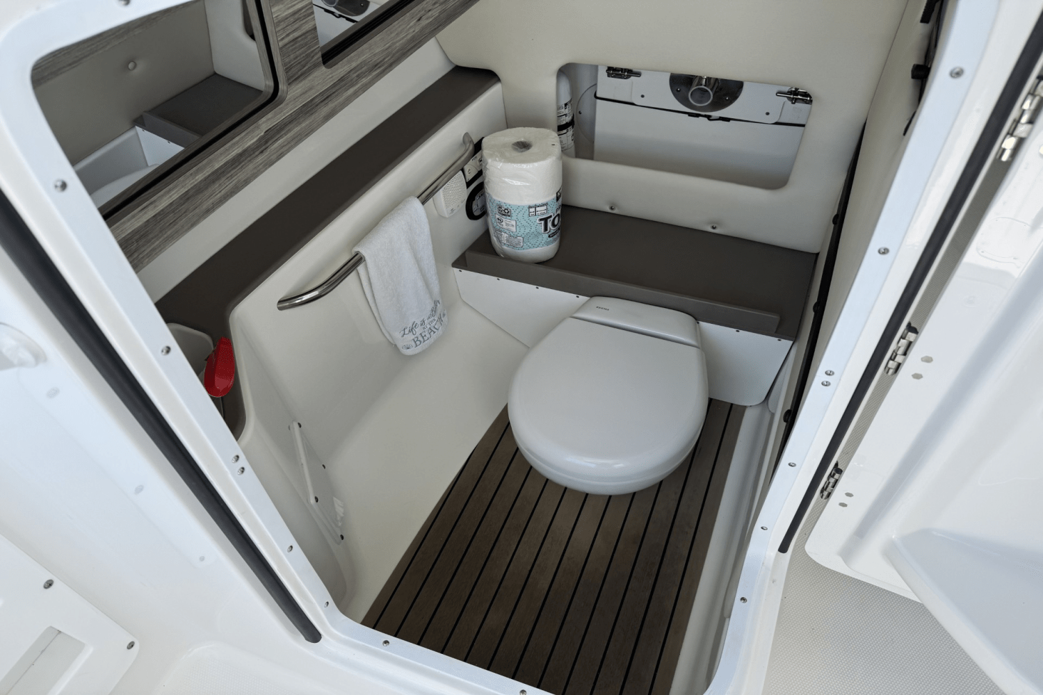 Slide: The Image of EdgeWater 248 CX 2021 - 10