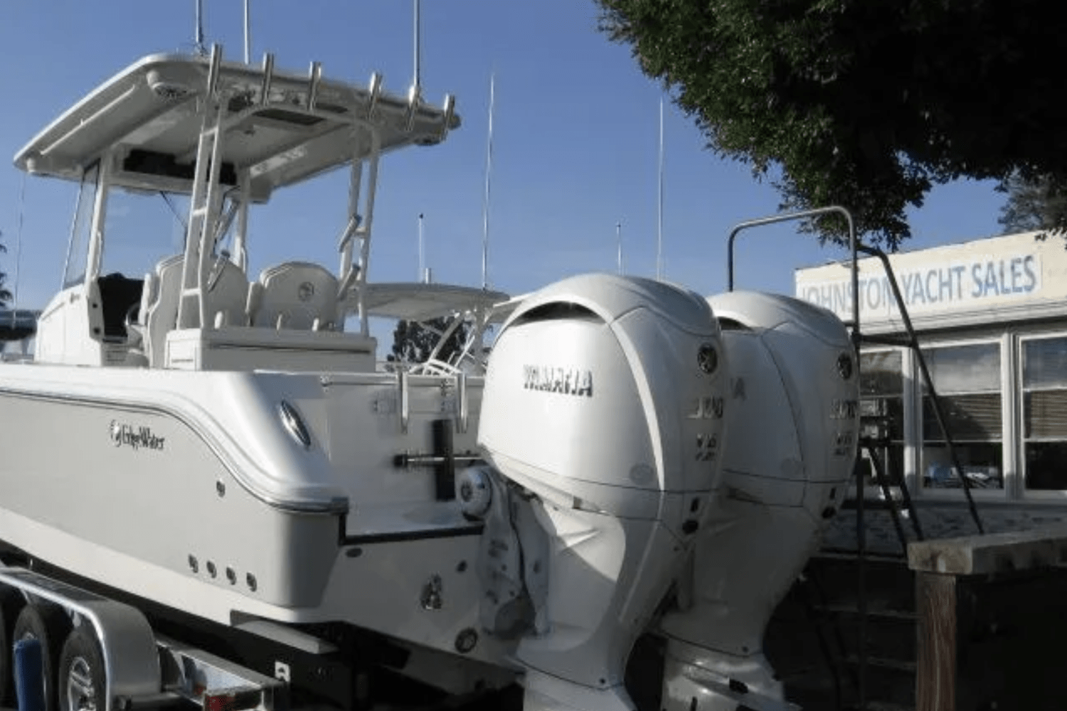 Slide: The Image of EdgeWater 325CC 2024 - 13