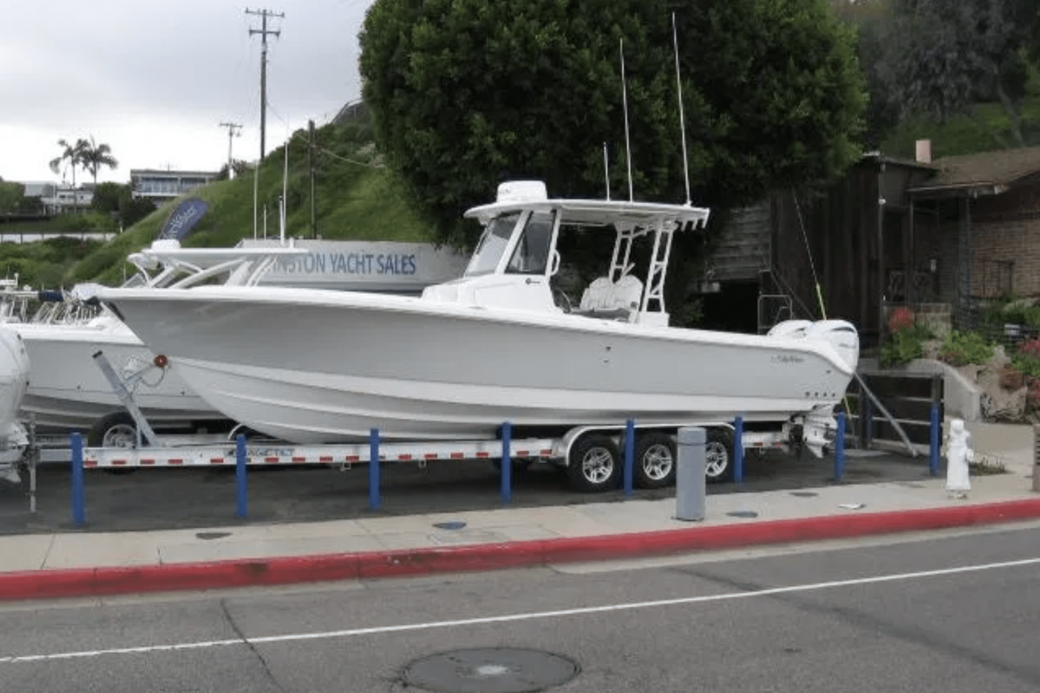 Slide: The Image of EdgeWater 325CC 2024 - 14