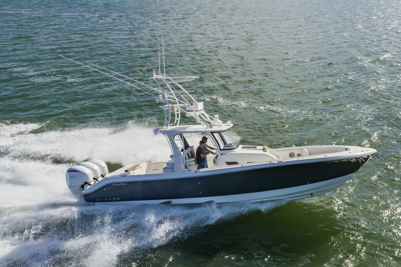 Slide: The Image of Edgewater 370CC 2022 - 3964541