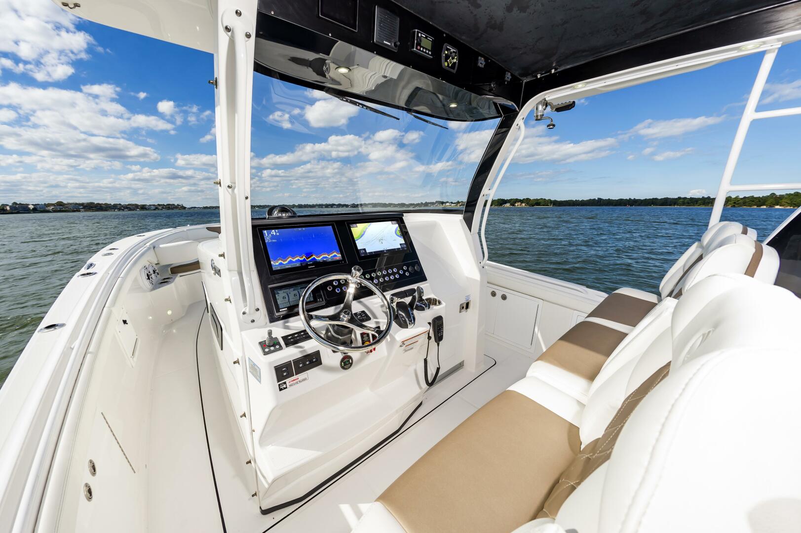 Slide: The Image of Edgewater 370CC 2022 - 3964542