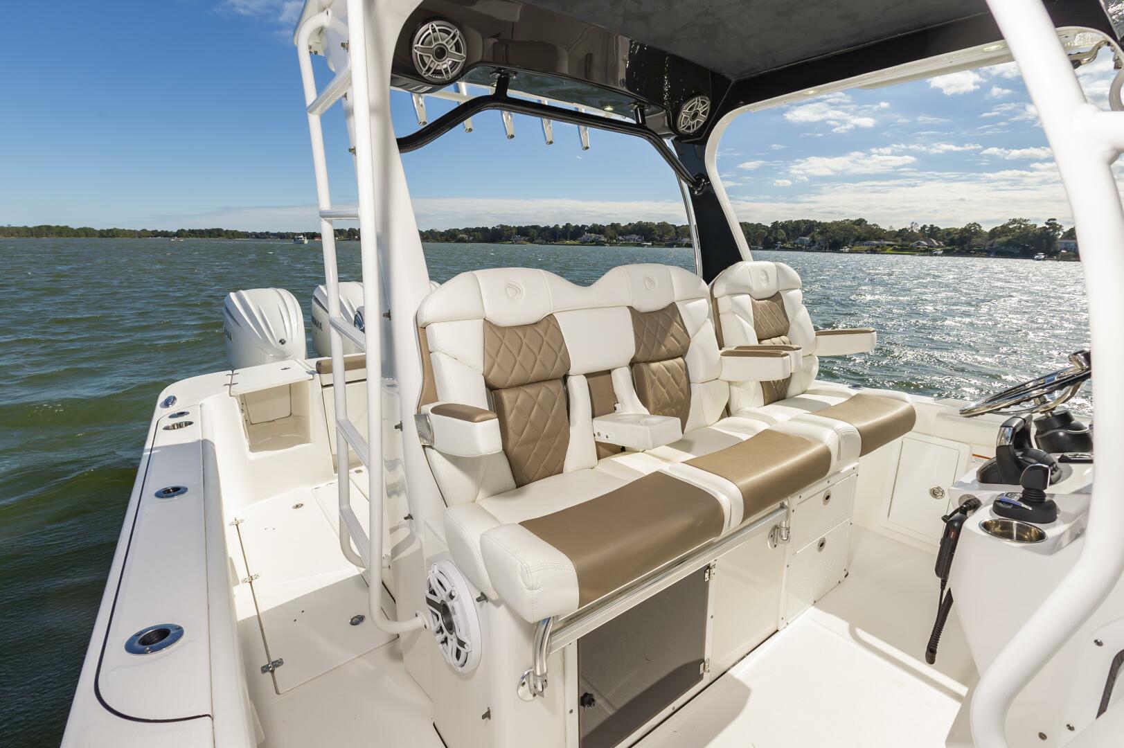 Slide: The Image of Edgewater 370CC 2022 - 3964544