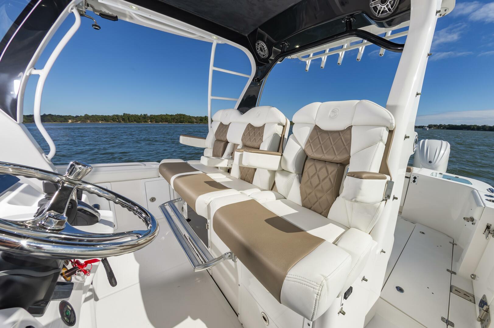 Slide: The Image of Edgewater 370CC 2022 - 3964545