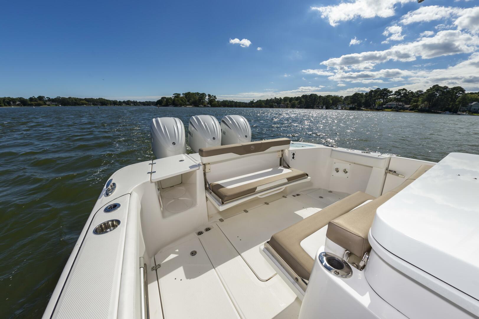 Slide: The Image of Edgewater 370CC 2022 - 3964546