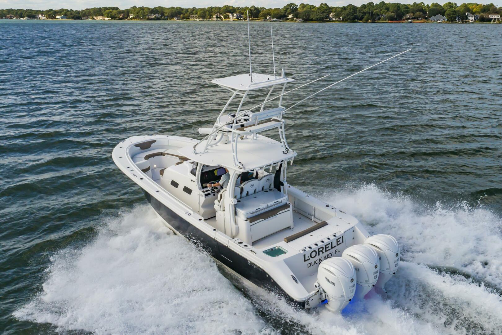 Slide: The Image of Edgewater 370CC 2022 - 3964529