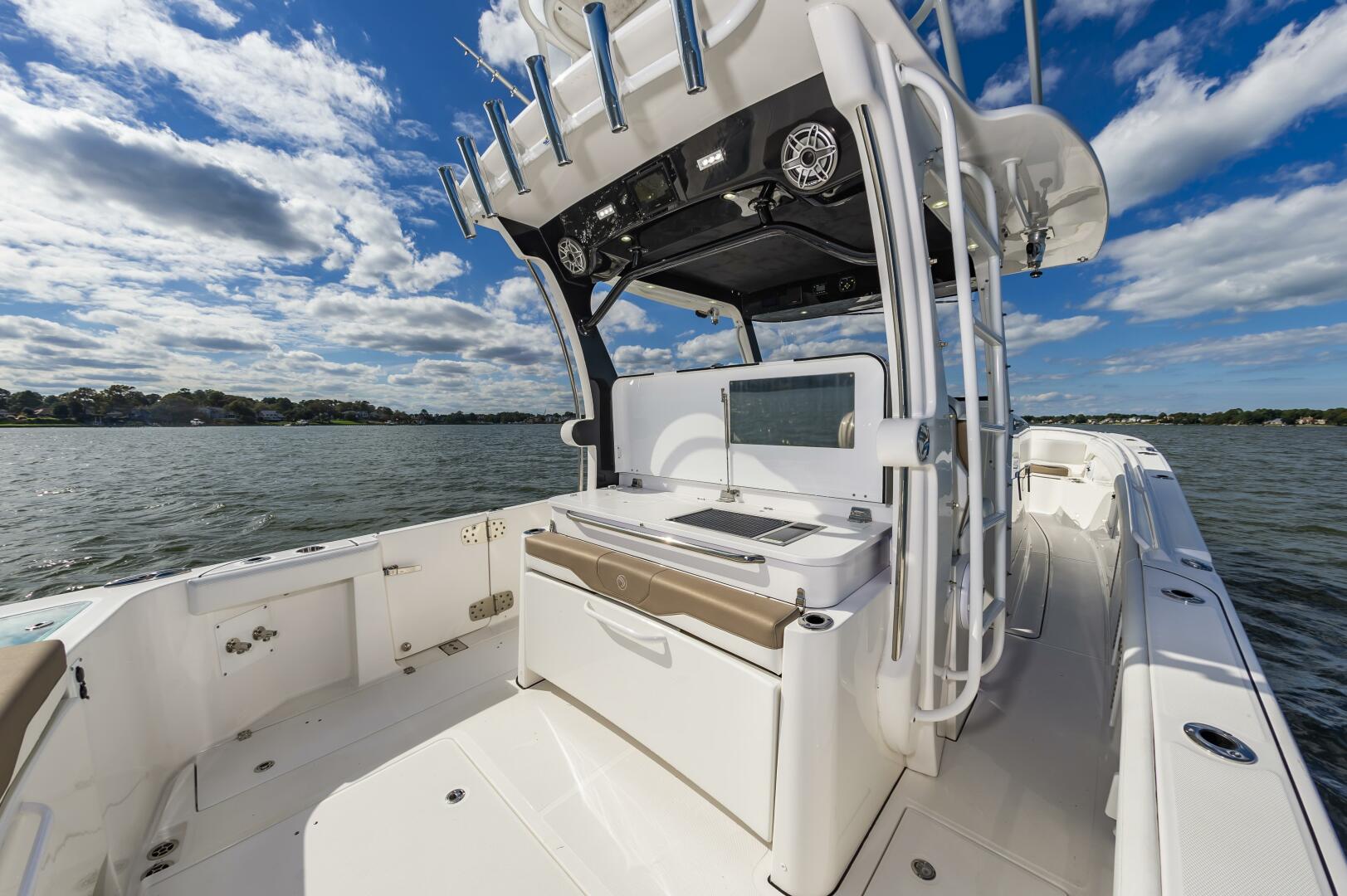 Slide: The Image of Edgewater 370CC 2022 - 3964548