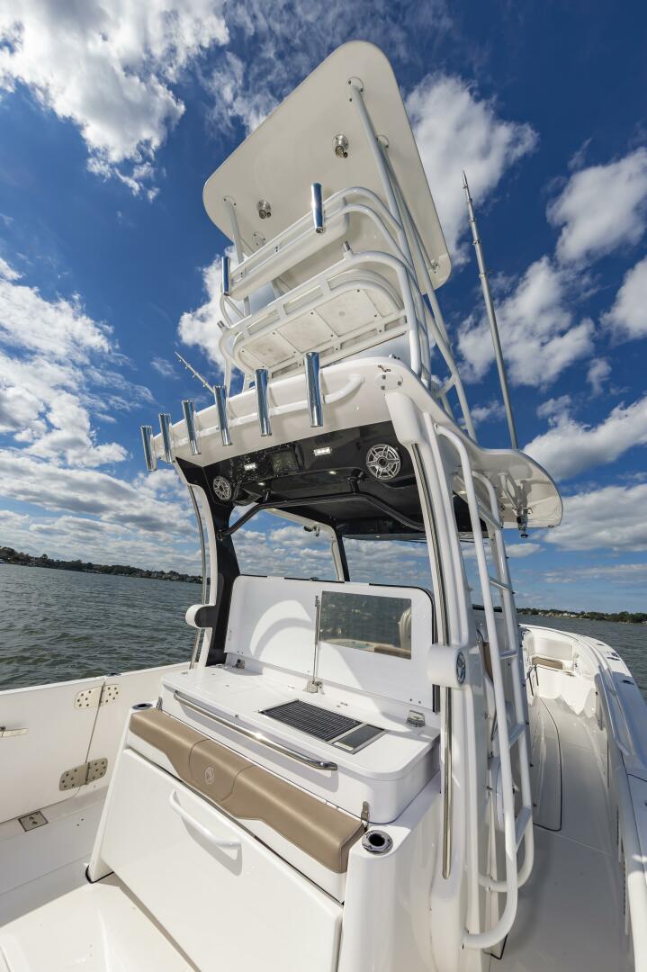 Slide: The Image of Edgewater 370CC 2022 - 3964549