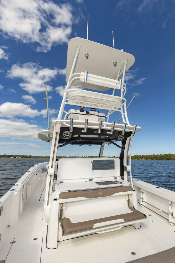 Slide: The Image of Edgewater 370CC 2022 - 3964551