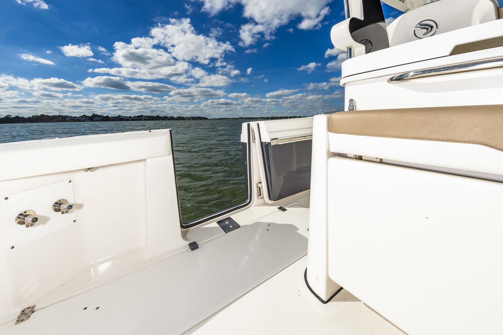Slide: The Image of Edgewater 370CC 2022 - 3964552