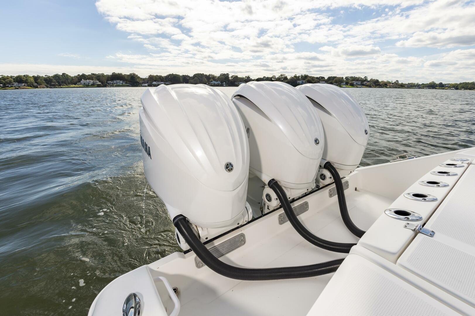 Slide: The Image of Edgewater 370CC 2022 - 3964553