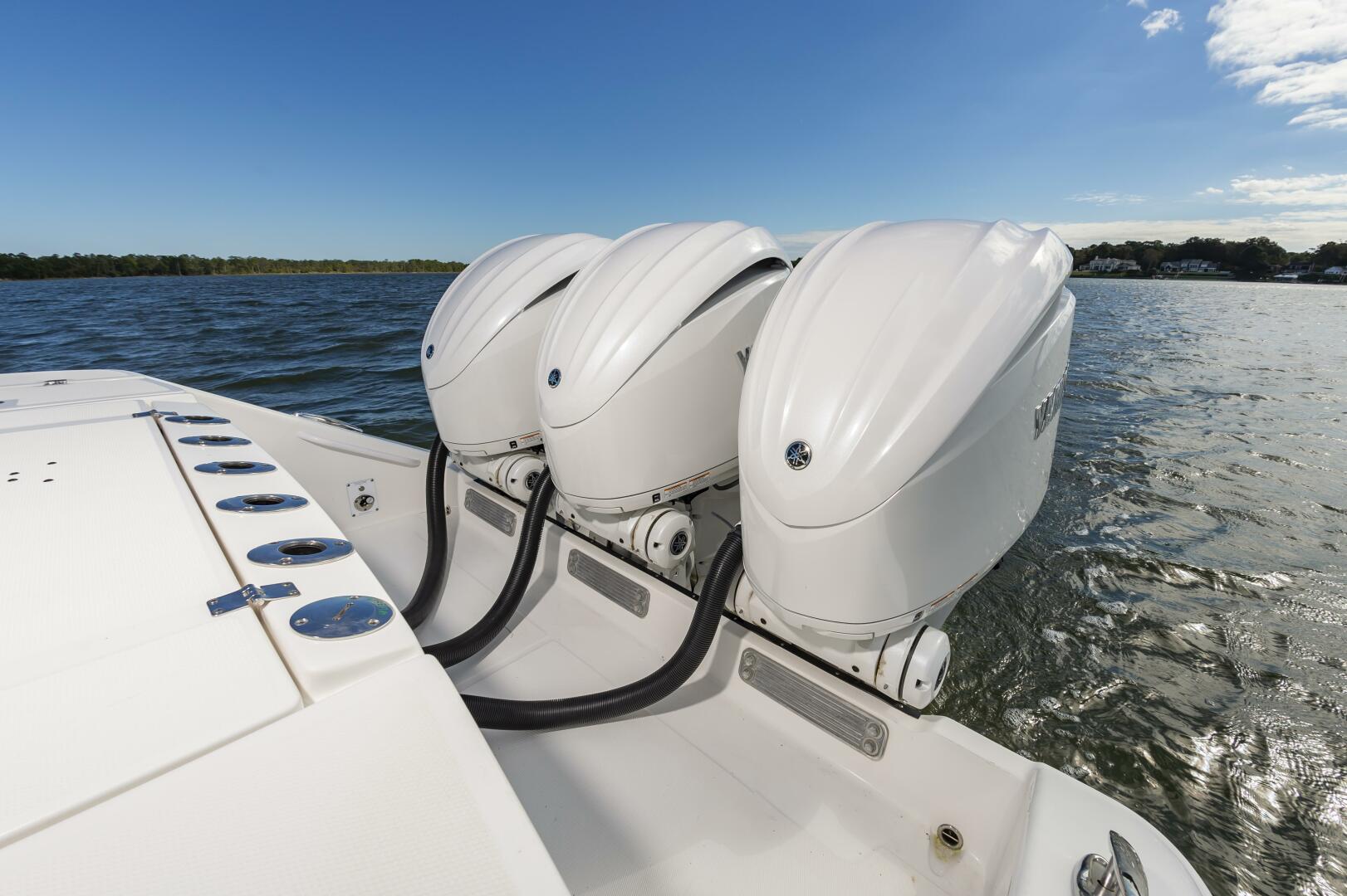 Slide: The Image of Edgewater 370CC 2022 - 3964554