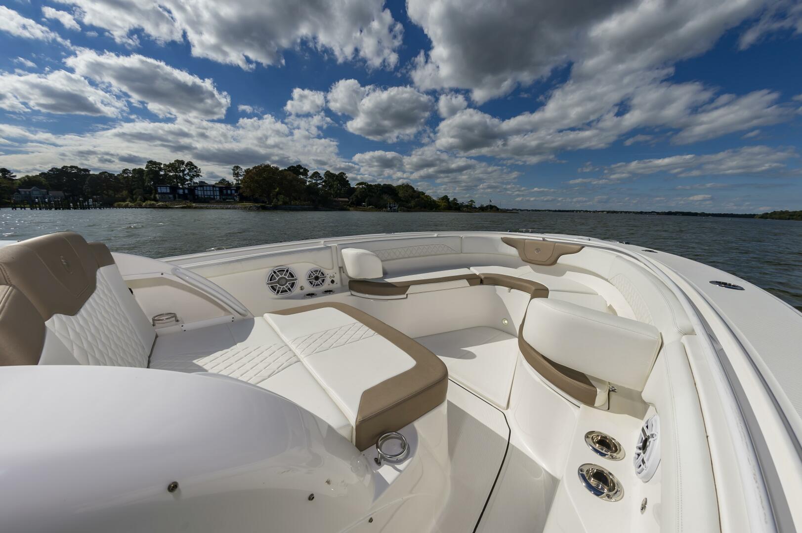 Slide: The Image of Edgewater 370CC 2022 - 3964555