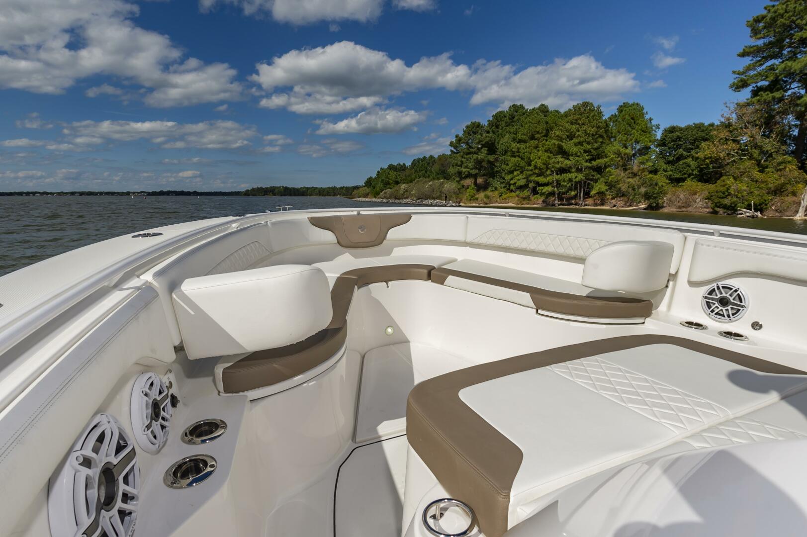 Slide: The Image of Edgewater 370CC 2022 - 3964556