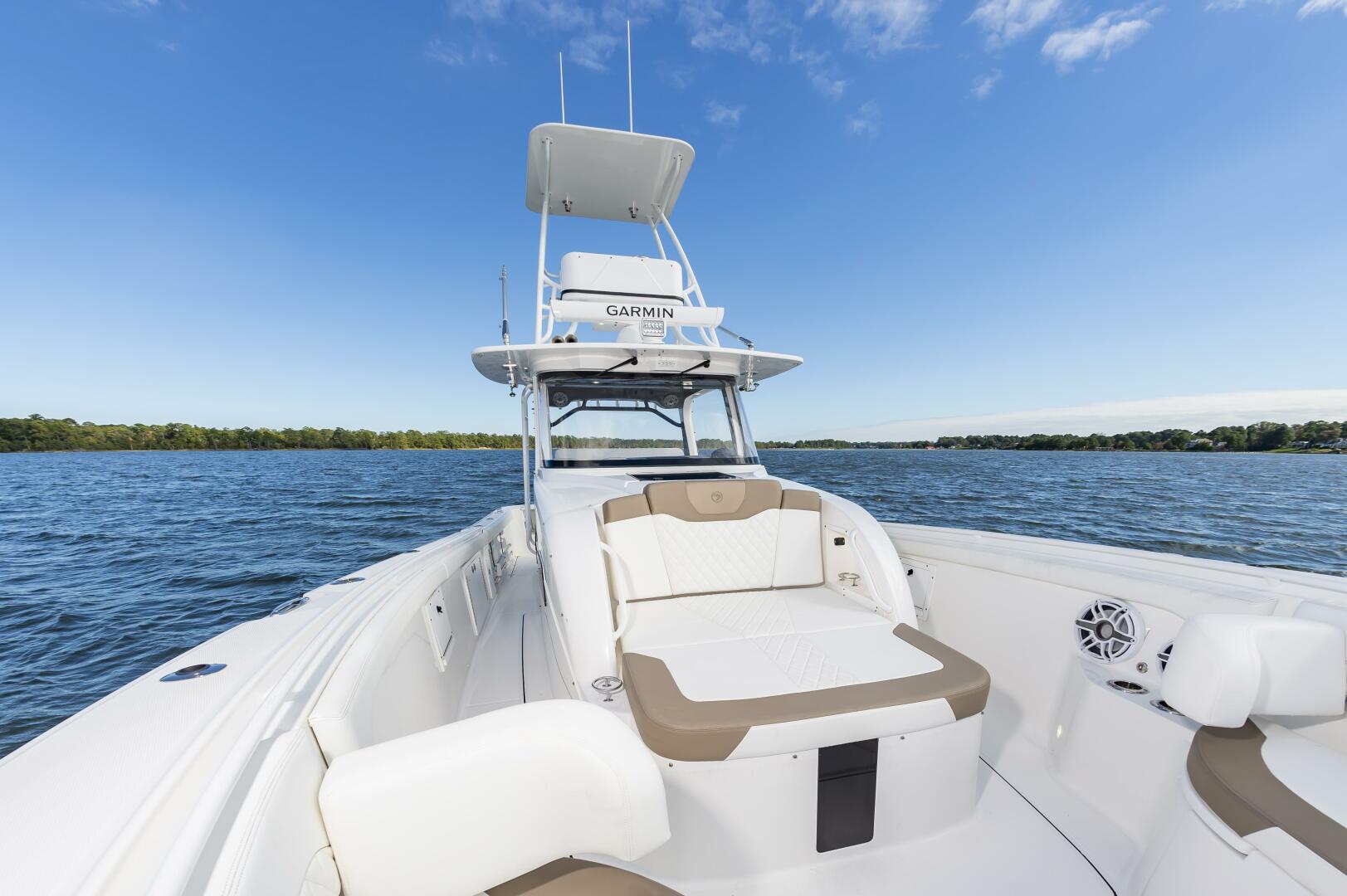 Slide: The Image of Edgewater 370CC 2022 - 3964559