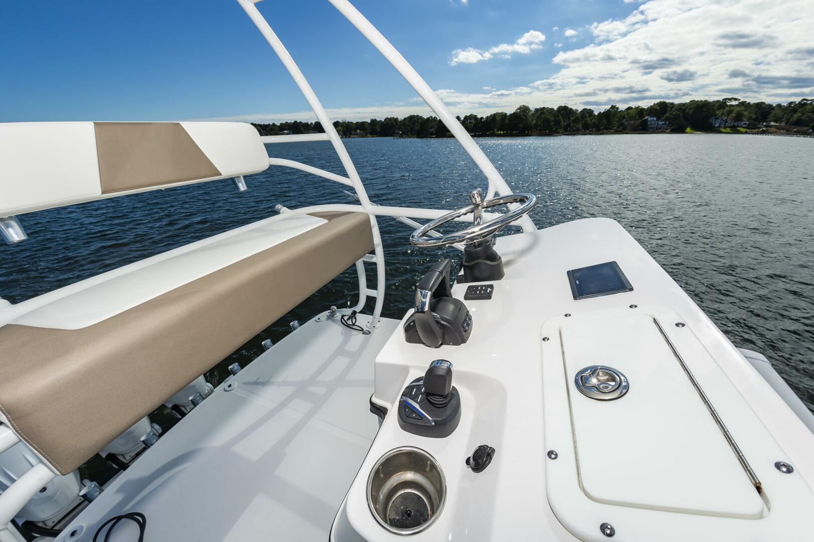 Slide: The Image of Edgewater 370CC 2022 - 3964570
