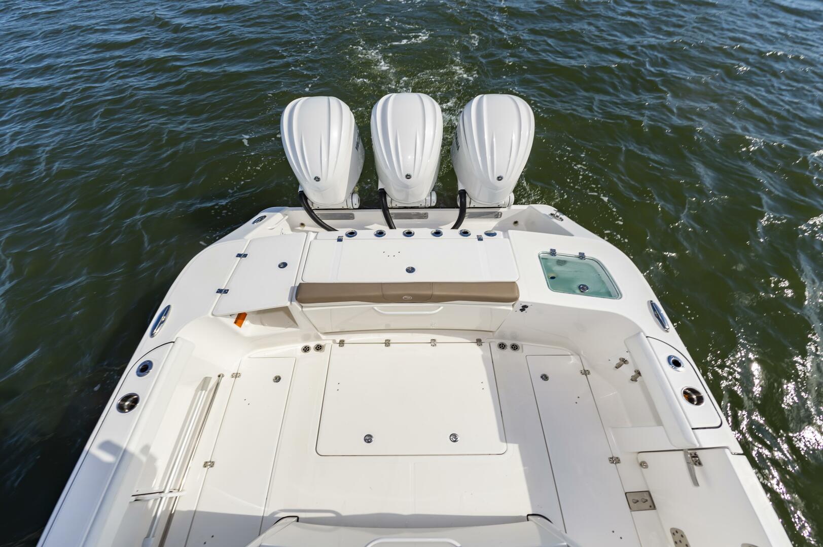 Slide: The Image of Edgewater 370CC 2022 - 3964571