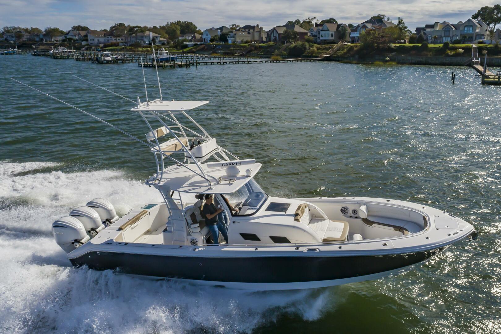 Slide: The Image of Edgewater 370CC 2022 - 3964532