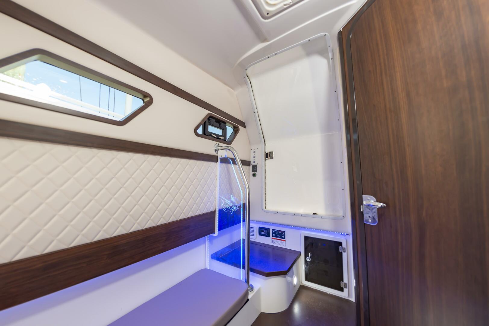 Slide: The Image of Edgewater 370CC 2022 - 3964580