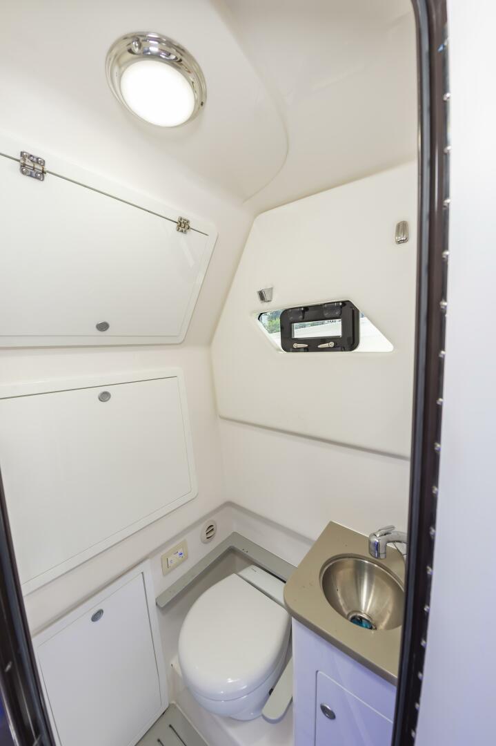 Slide: The Image of Edgewater 370CC 2022 - 3964581