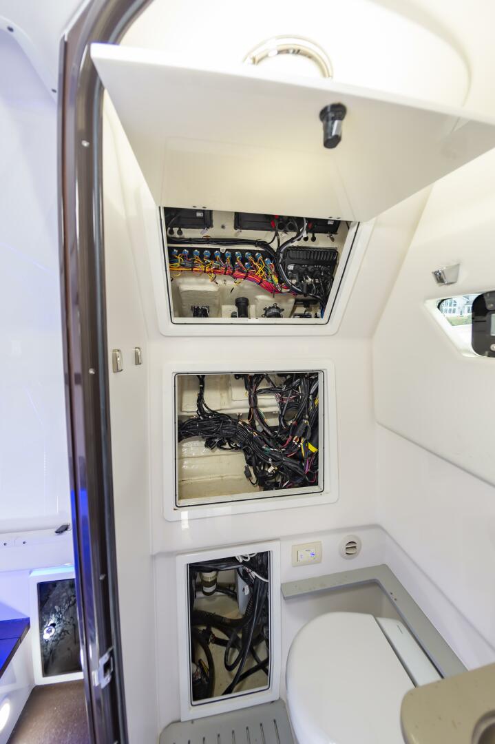 Slide: The Image of Edgewater 370CC 2022 - 3964584