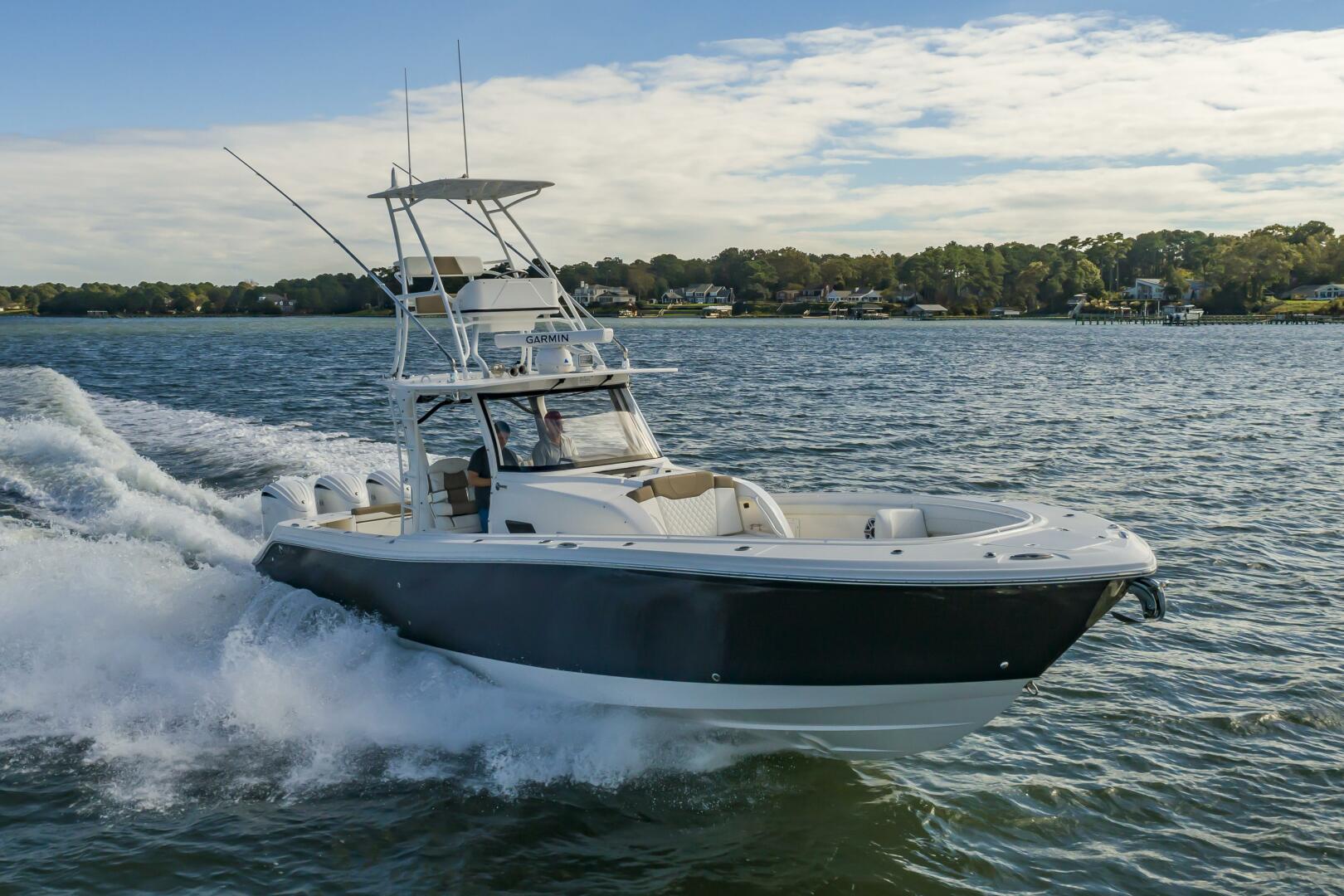 Slide: The Image of Edgewater 370CC 2022 - 3964533
