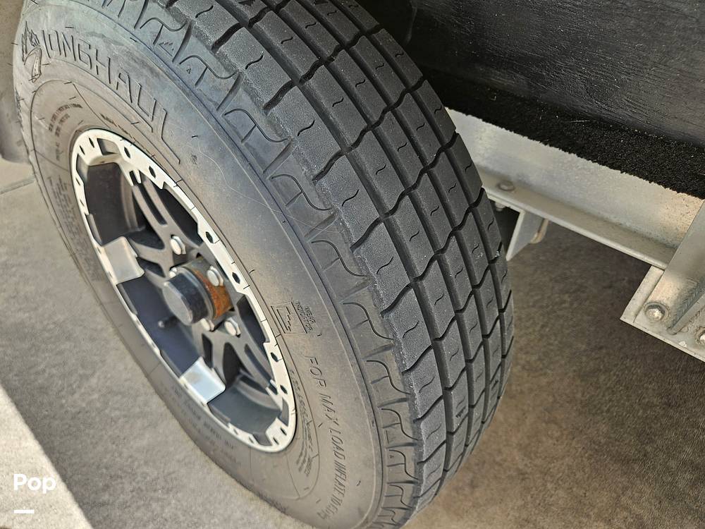 Slide: The Image of Tire Tread - 14510755