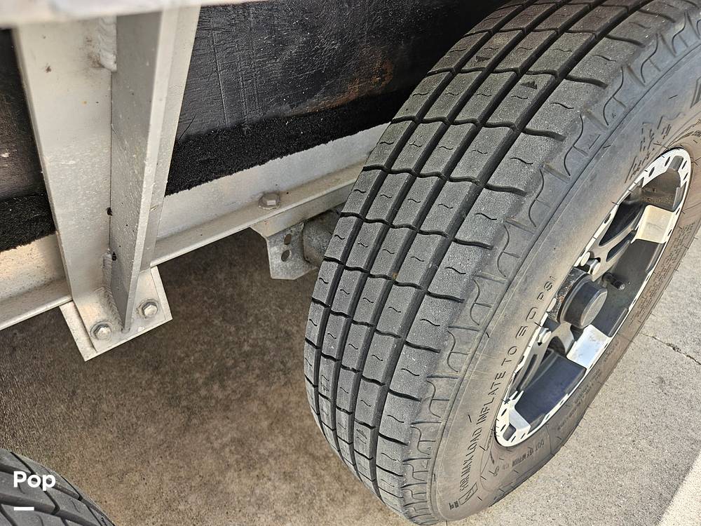 Slide: The Image of Tire Tread - 14510756