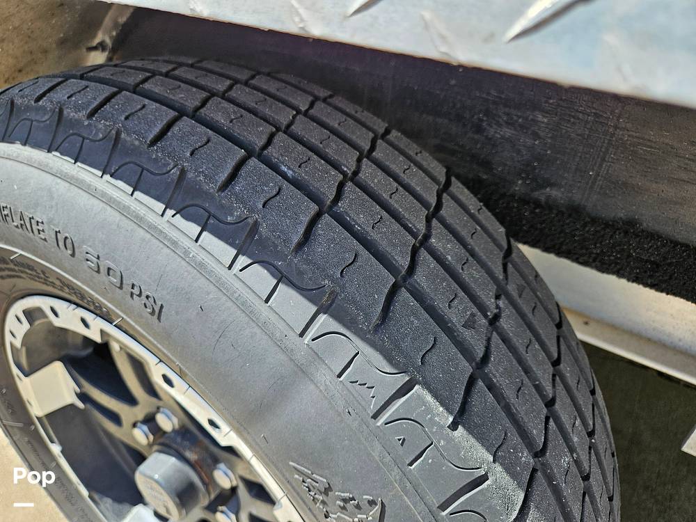 Slide: The Image of Tire Tread - 14510760