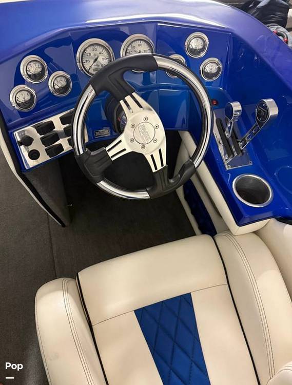 Slide: The Image of Essex 26DX 2023 - 15419357