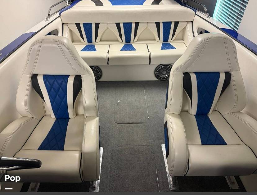 Slide: The Image of Essex 26DX 2023 - 15419358