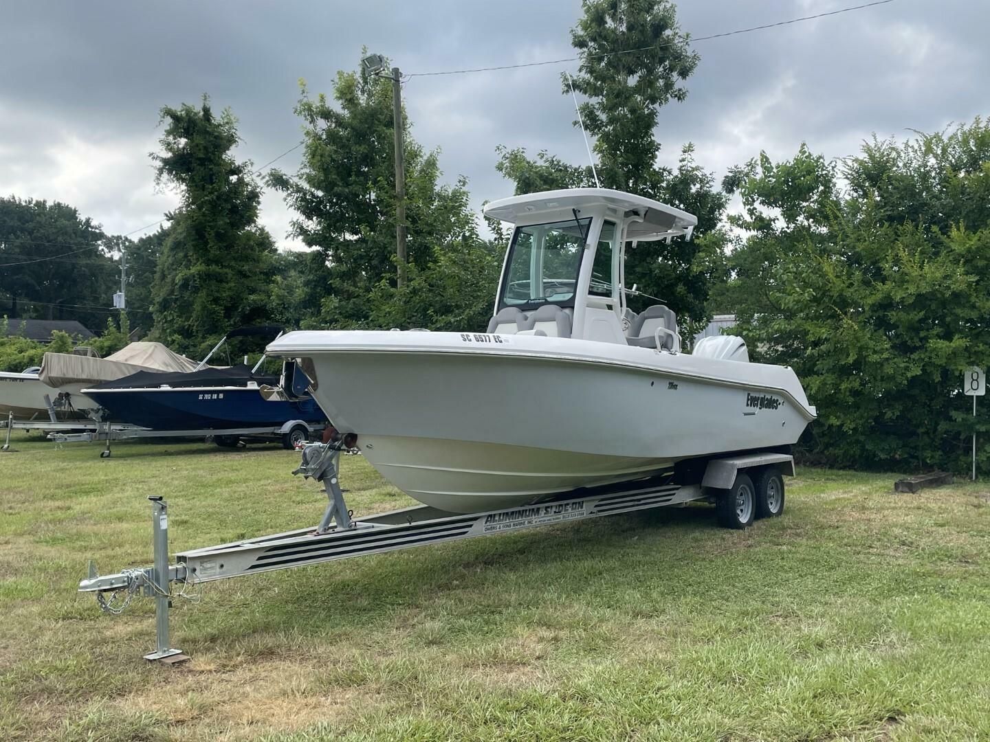 Slide: The Image of Everglades 235 Center Console 2023 - 5450893