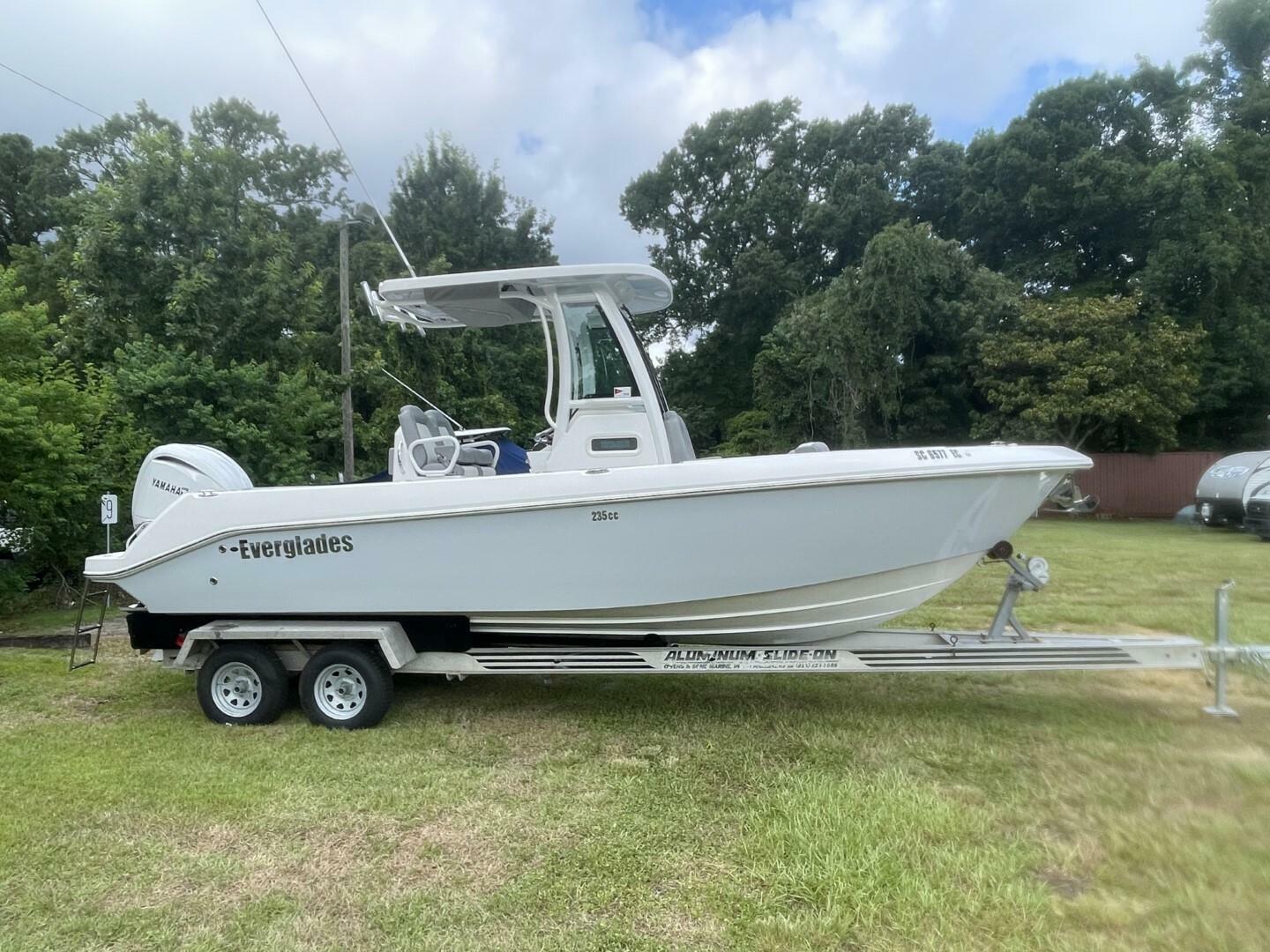 Slide: The Image of Everglades 235 Center Console 2023 - 5450895