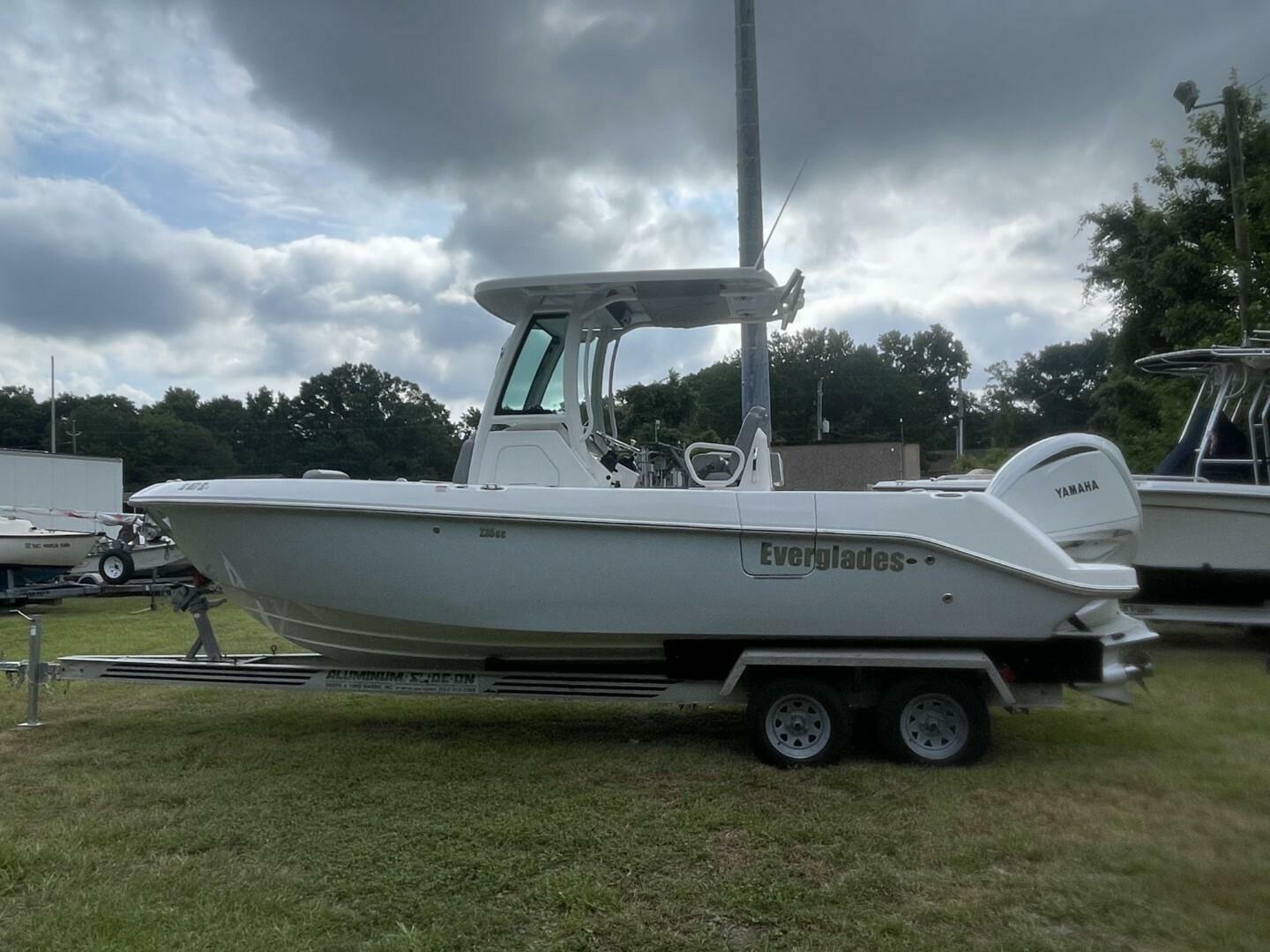 Slide: The Image of Everglades 235 Center Console 2023 - 5450899
