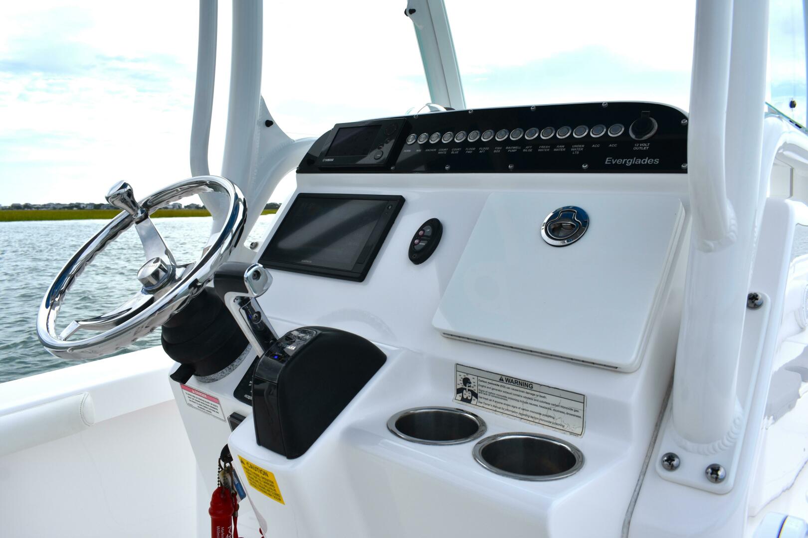 Slide: The Image of Everglades 243 Center Console 2015 - 5006978