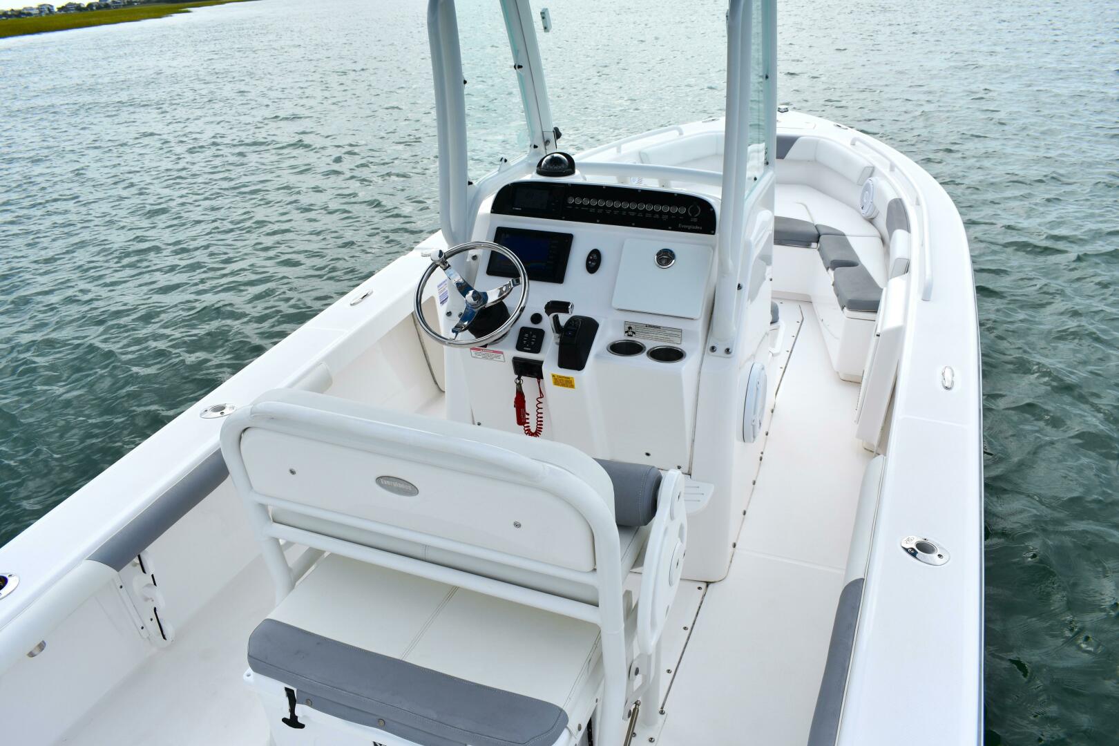Slide: The Image of Everglades 243 Center Console 2015 - 5006982