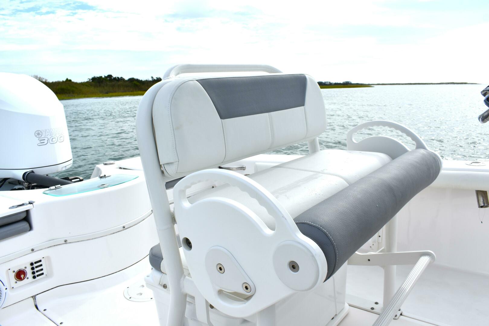 Slide: The Image of Everglades 243 Center Console 2015 - 5006987