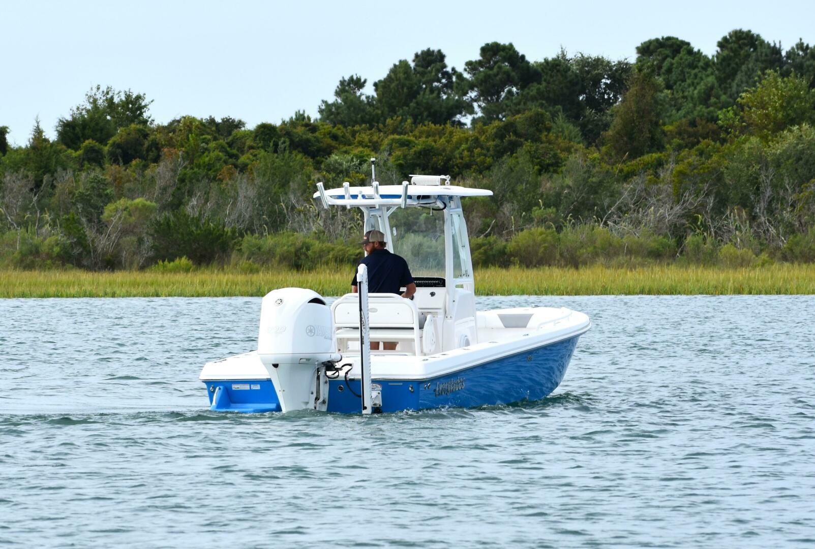 Slide: The Image of Everglades 243 Center Console 2015 - 5006990
