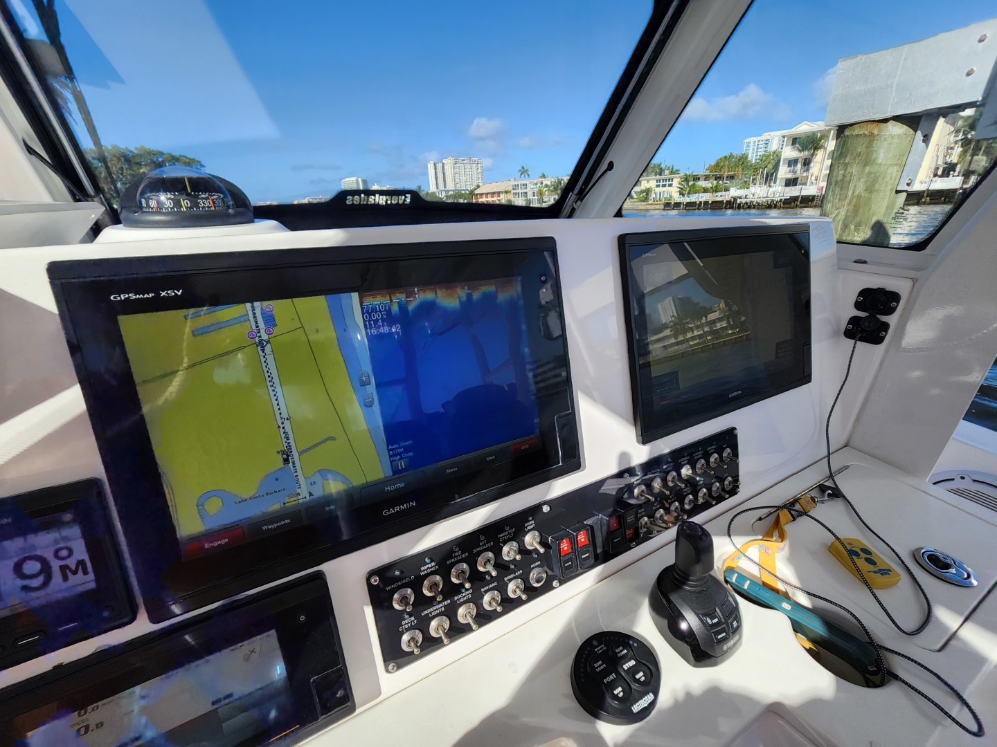 Slide: The Image of Everglades 355 CC 2019 - 3237364