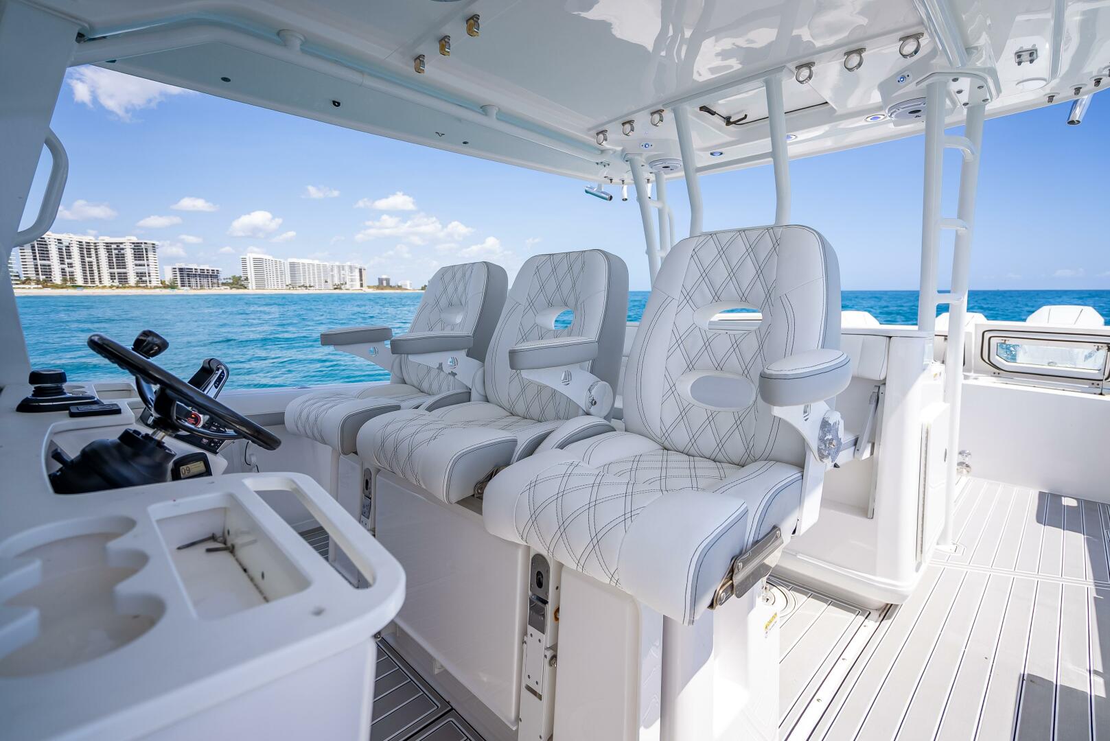 Slide: The Image of Everglades 435 Center Console 2018 - 5408468