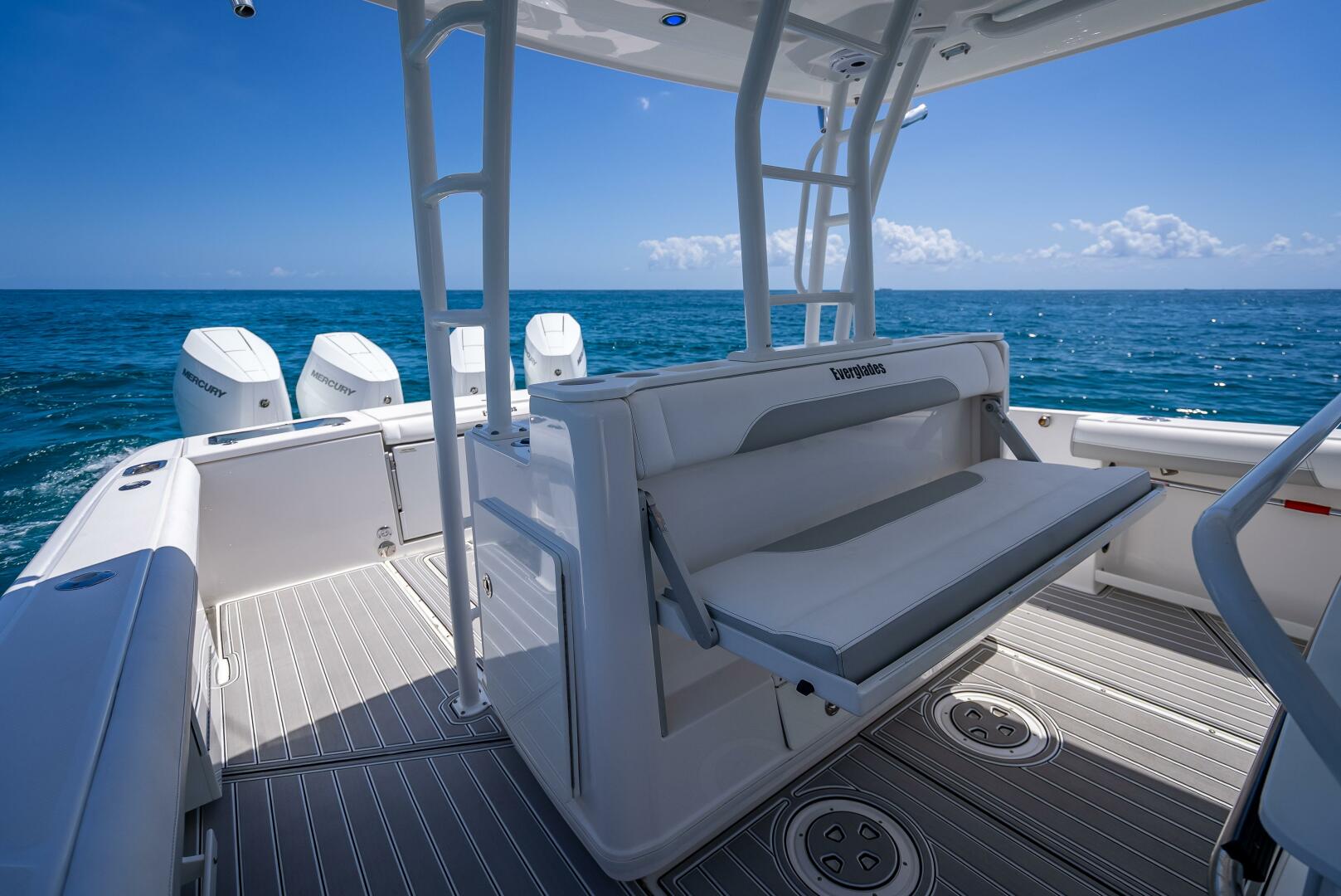 Slide: The Image of Everglades 435 Center Console 2018 - 5408470