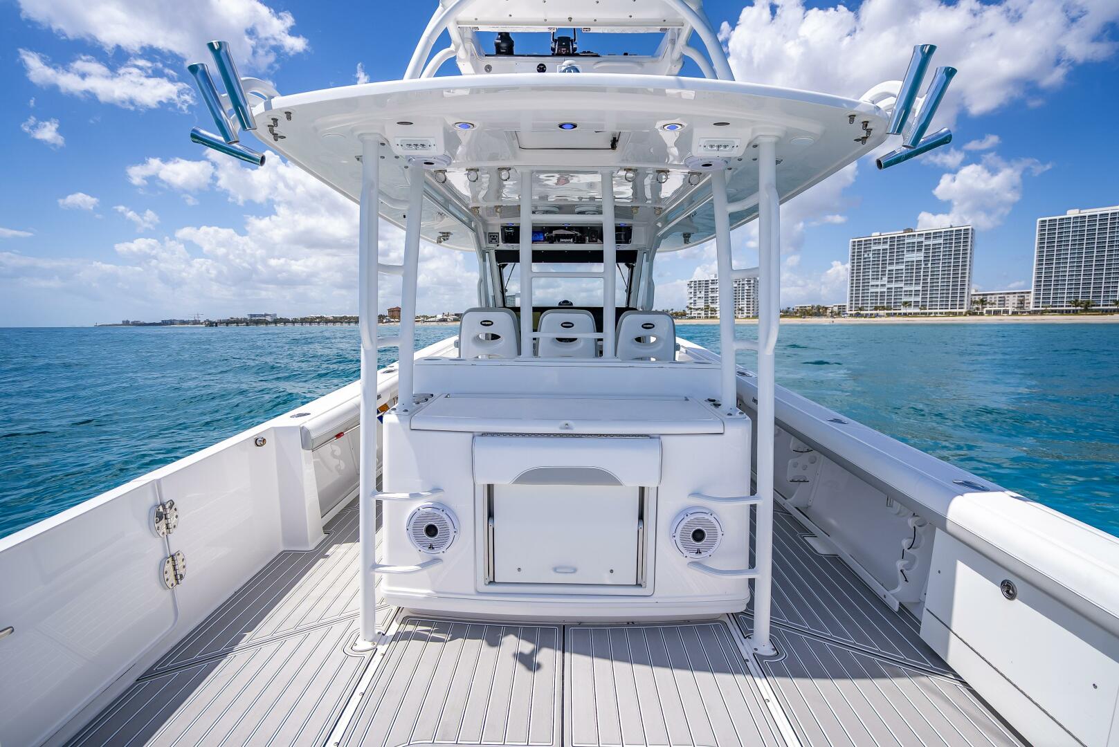 Slide: The Image of Everglades 435 Center Console 2018 - 5408475
