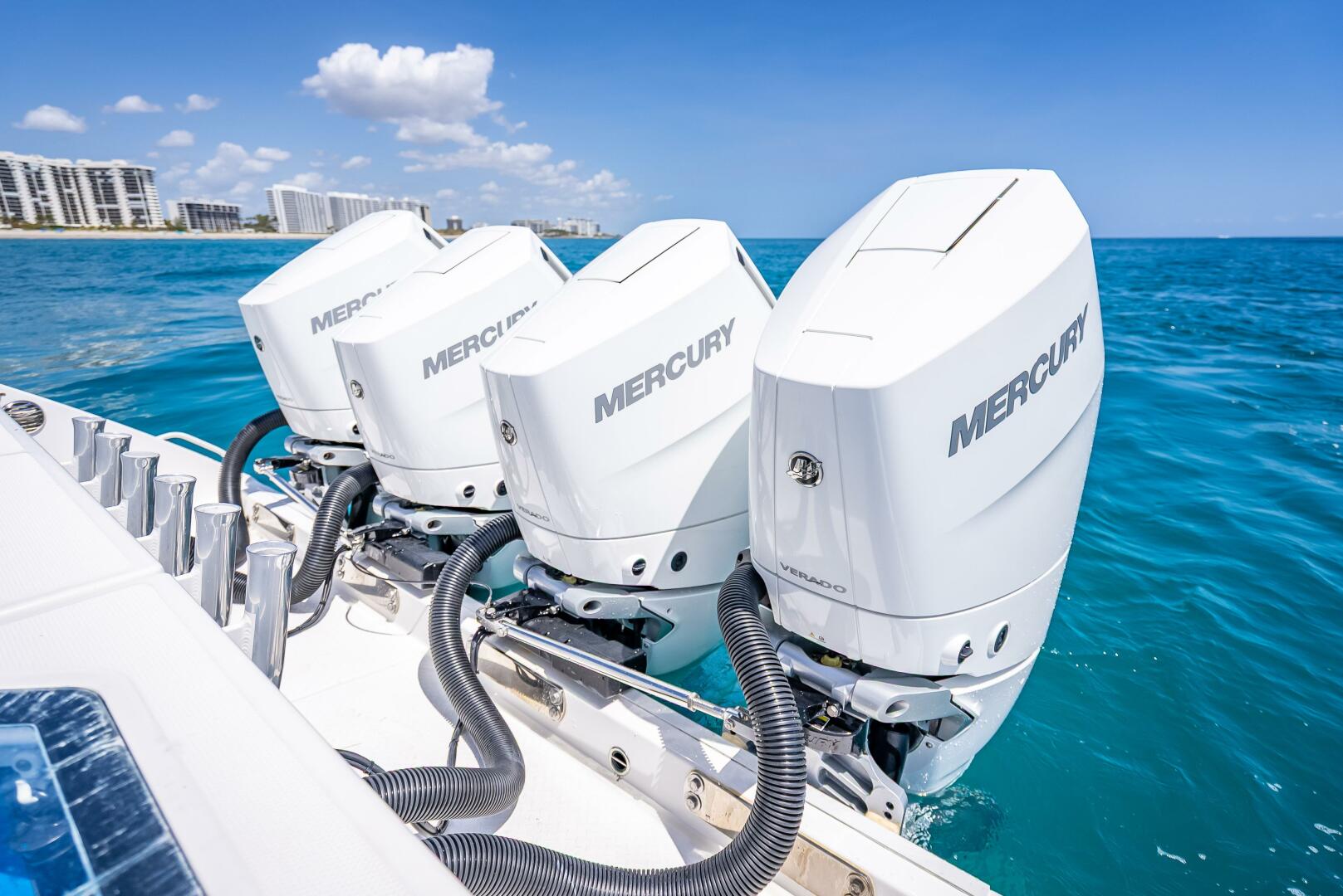 Slide: The Image of Everglades 435 Center Console 2018 - 5408491
