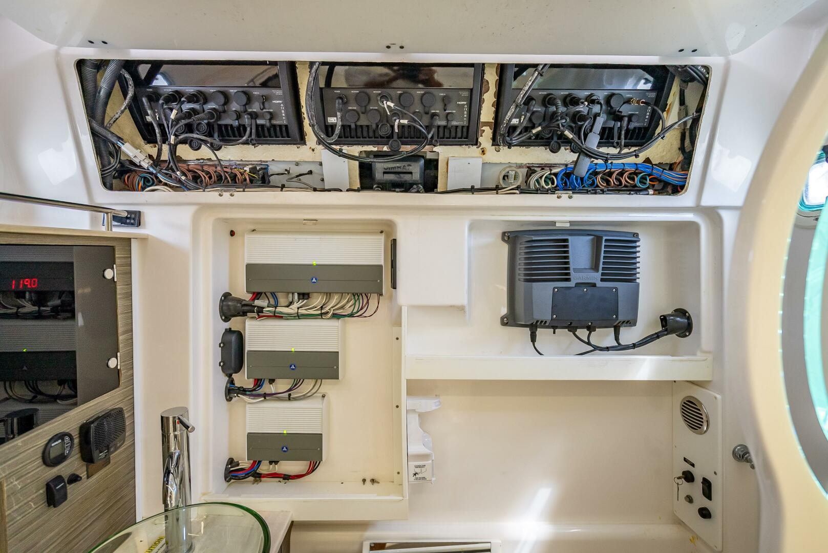 Slide: The Image of Everglades 435 Center Console 2018 - 5408455