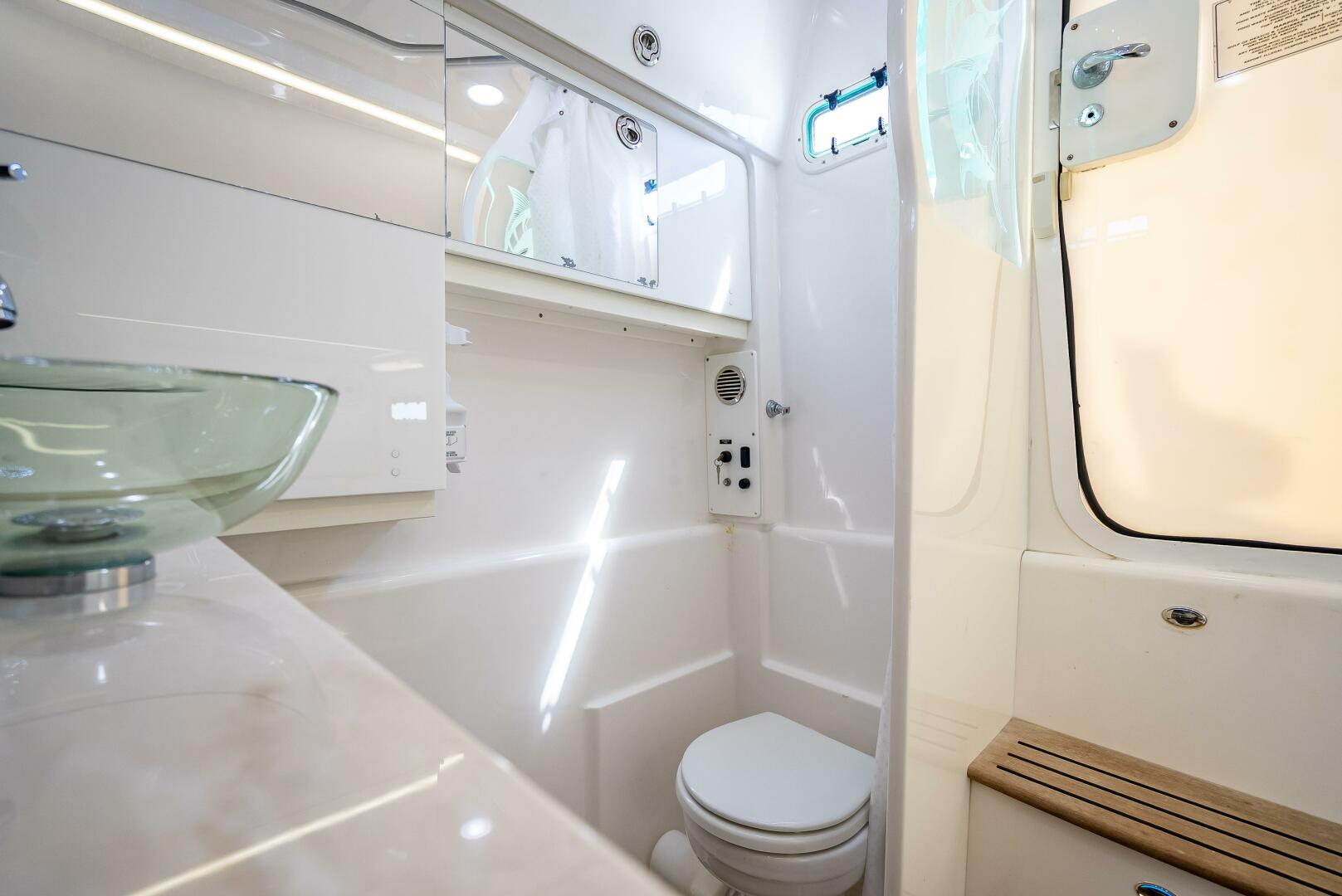 Slide: The Image of Everglades 435 Center Console 2018 - 5408453