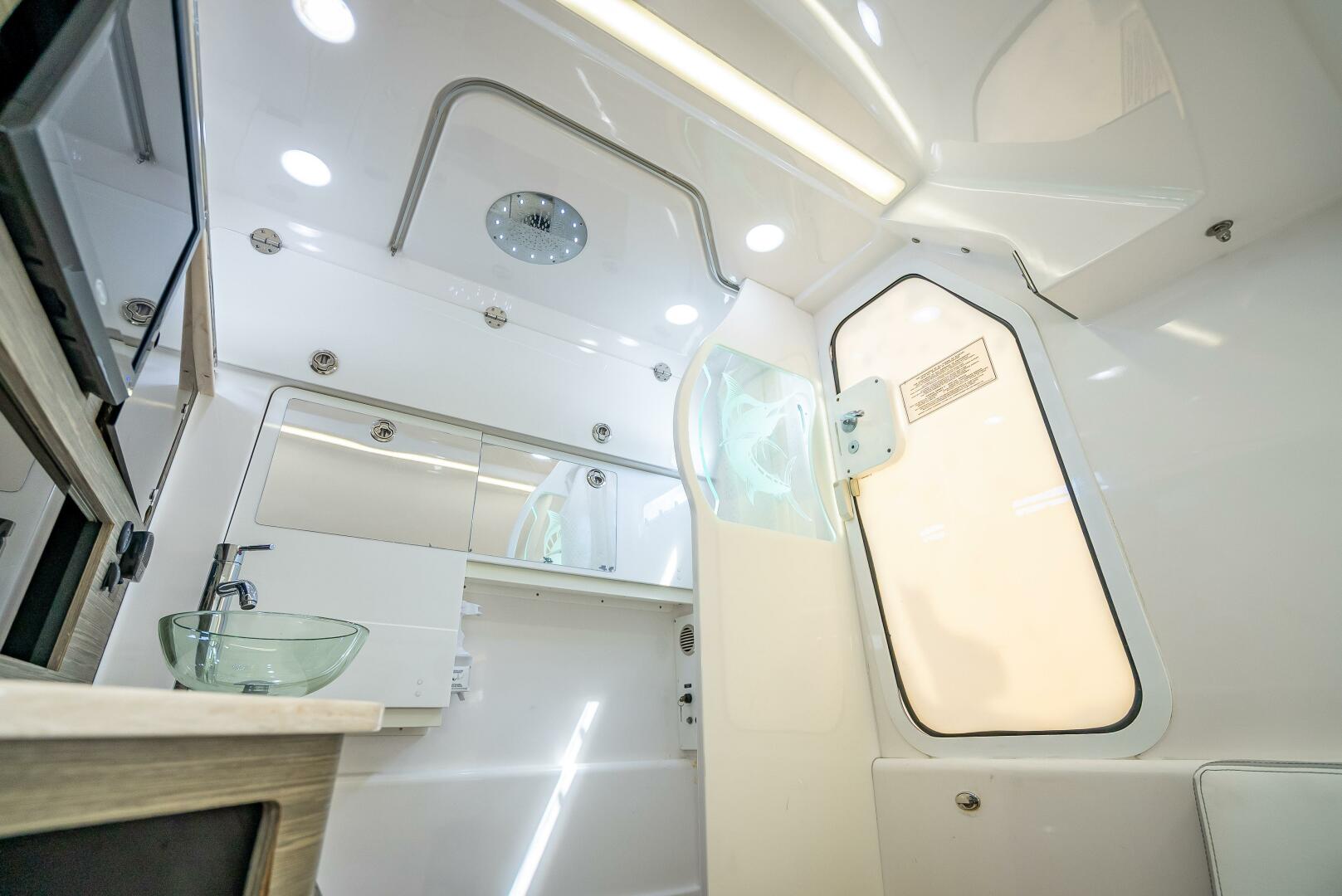 Slide: The Image of Everglades 435 Center Console 2018 - 5408454