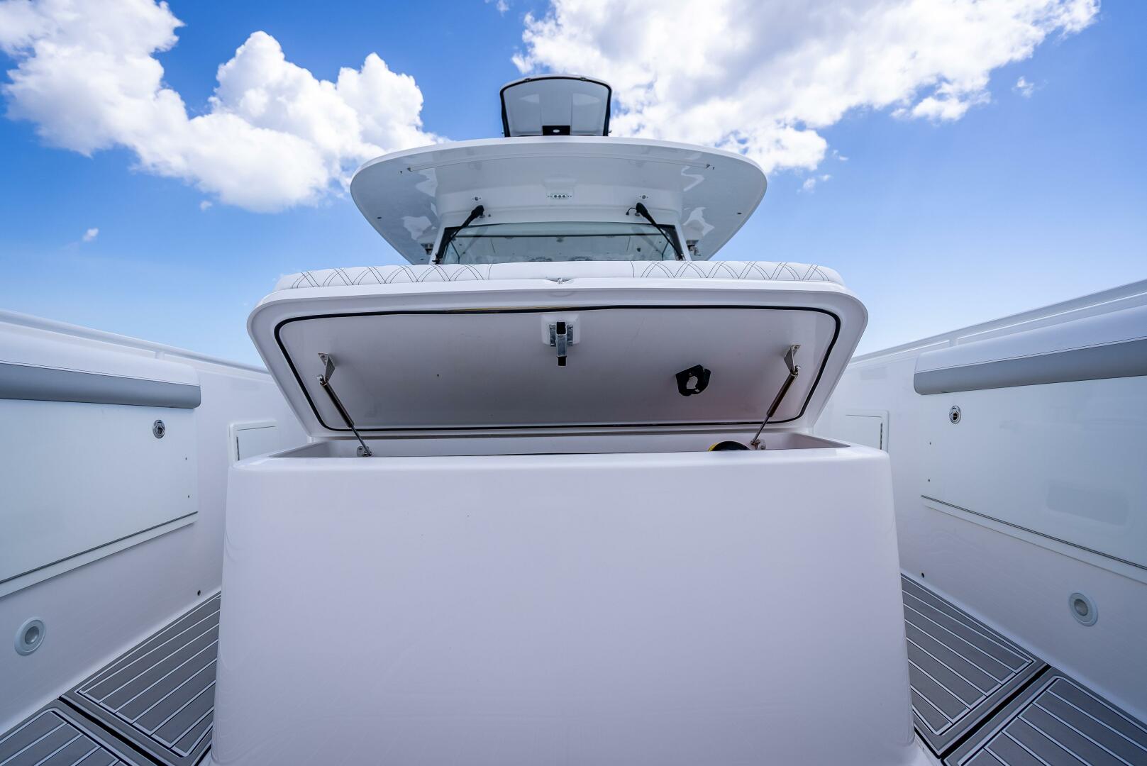 Slide: The Image of Everglades 435 Center Console 2018 - 5408458