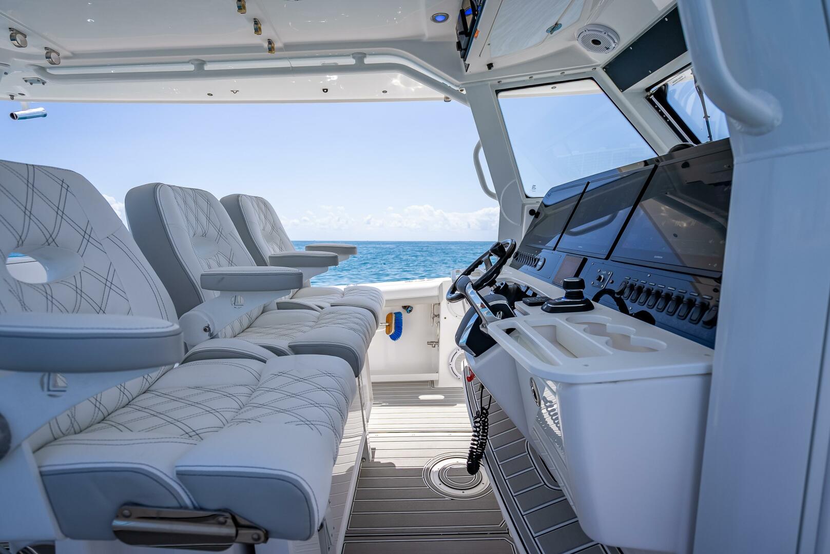 Slide: The Image of Everglades 435 Center Console 2018 - 5408466