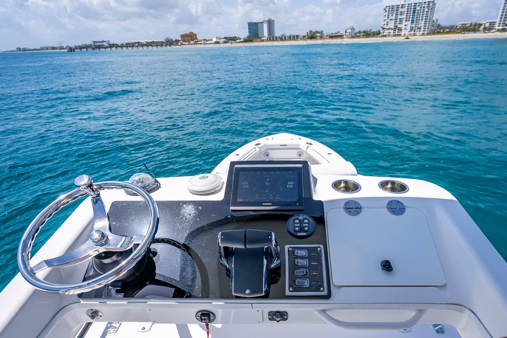 Slide: The Image of Everglades 435 Center Console 2018 - 5408496