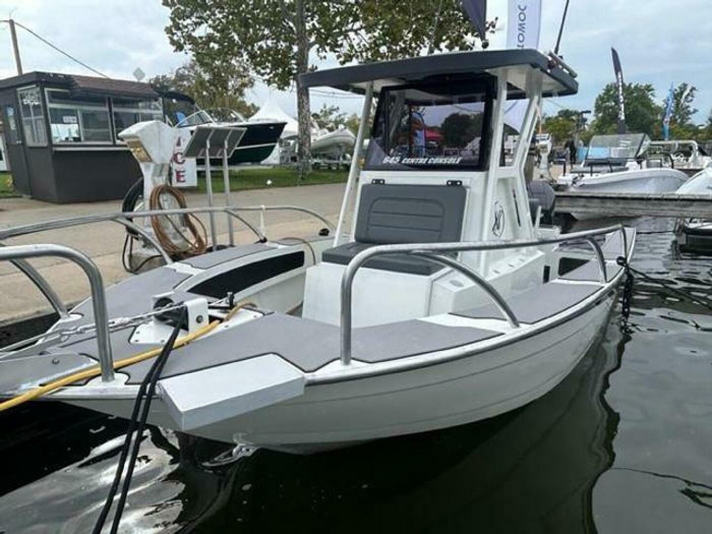 Slide: The Image of Extreme Boats 645 21' Center Console Port View Forward Port side view in water - 5254811