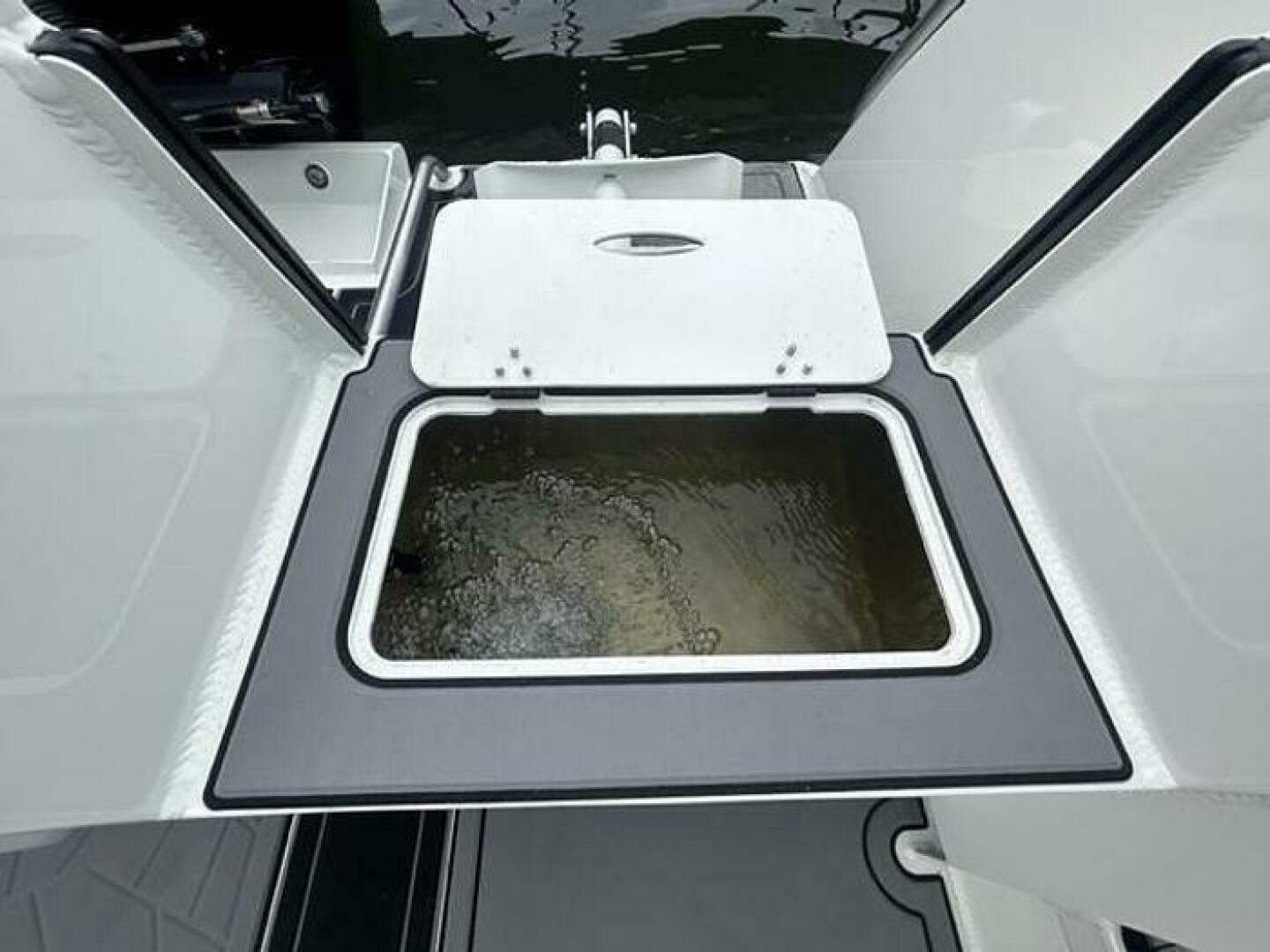 Slide: The Image of Extreme Boats 645 21' Center Console Bait well Bait tank view on theExtreme Boats 645 21' Center Console - 5254818